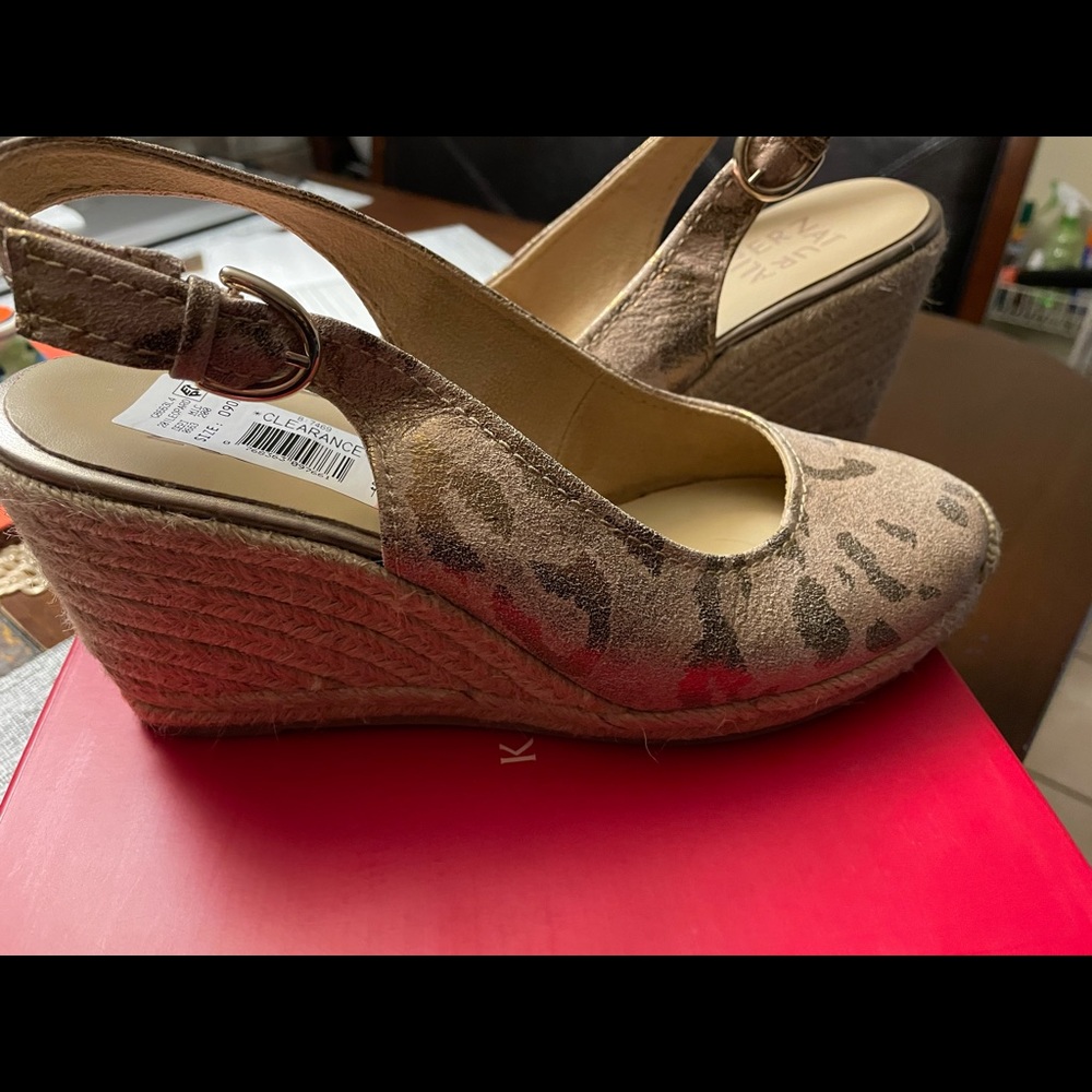 Gold wedges
